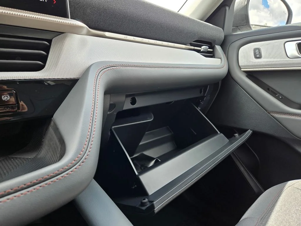 Used 2026 Space White Metallic Ford Active image 13