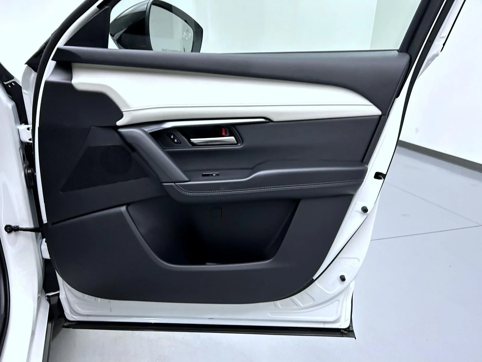 New 2026 Rhodium White Metallic Mazda 2.5 S Select AWD image 16