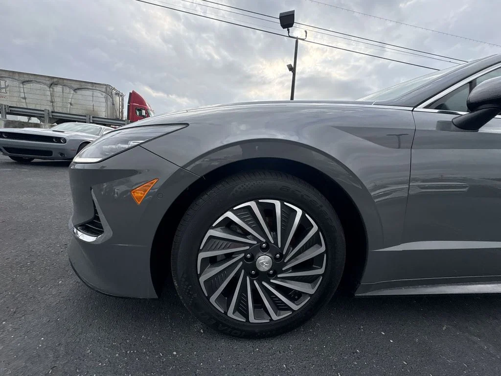 Used 2022 Gray Hyundai Limited image 17