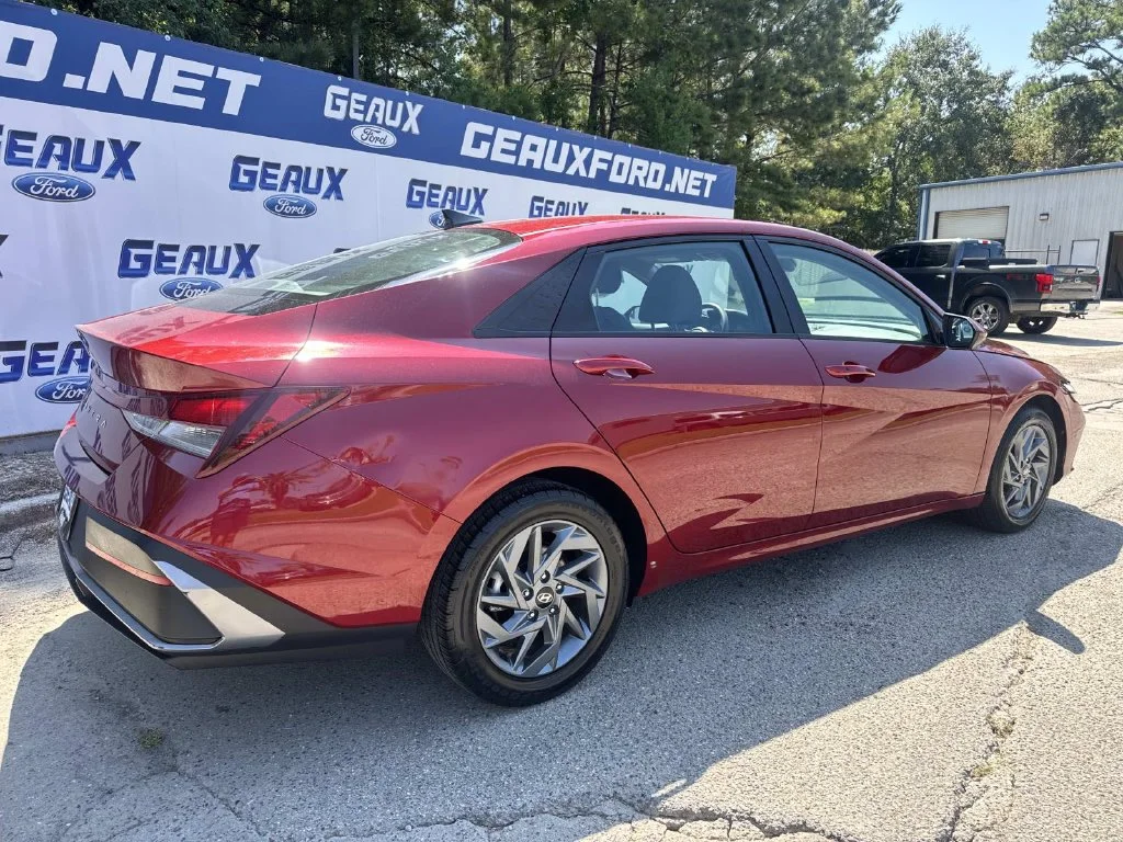 Used 2024 Red Hyundai SEL image 15
