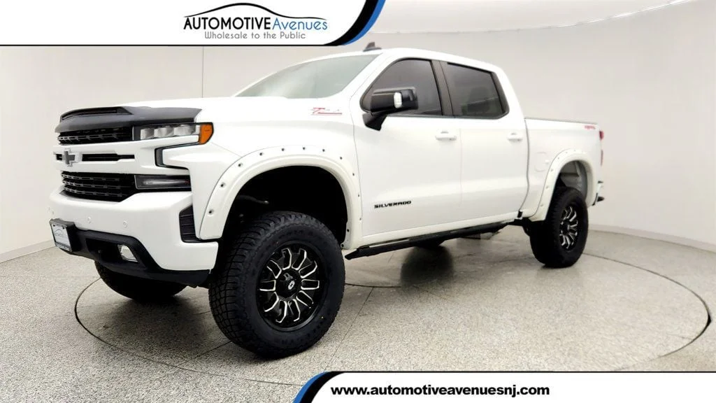 Used 2022 Iridescent Pearl Tricoat Chevrolet 4WD Crew Cab 147