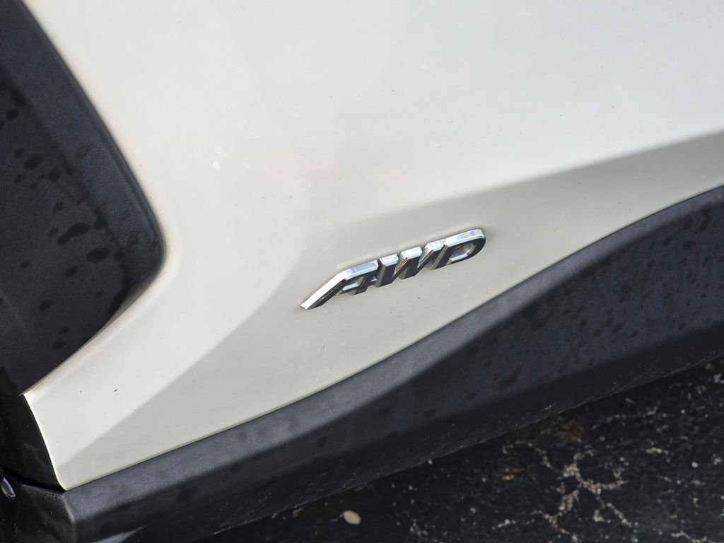 Used 2020 White Toyota XLE image 13