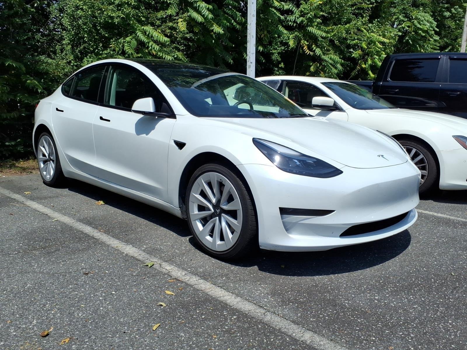Used 2023  Tesla  image 5