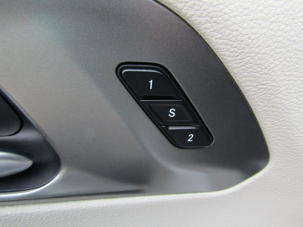 Used 2024 Silver Chrysler Touring L image 6