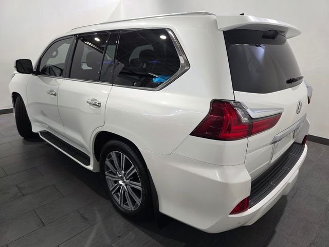 Used 2016  Lexus 570 image 3