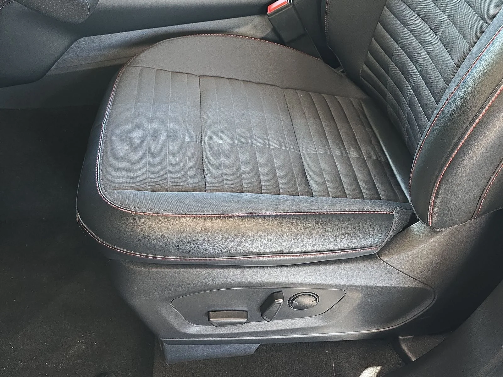 Used 2025 Black Metallic Ford ST-Line image 31