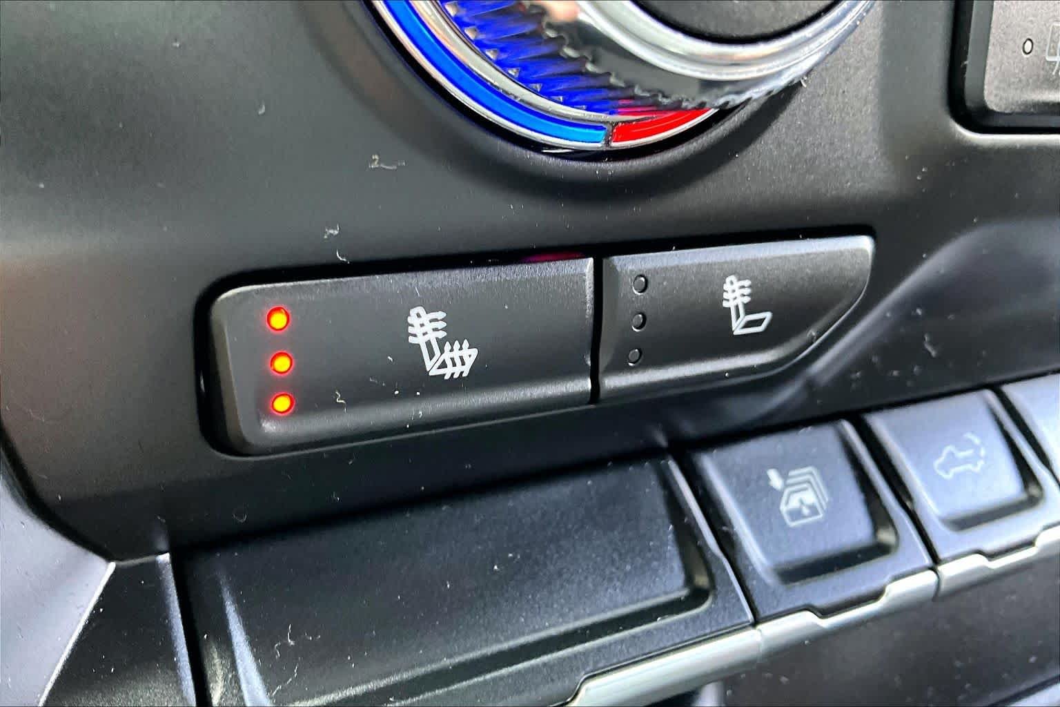 Used 2020 Onyx Black GMC SLE image 36