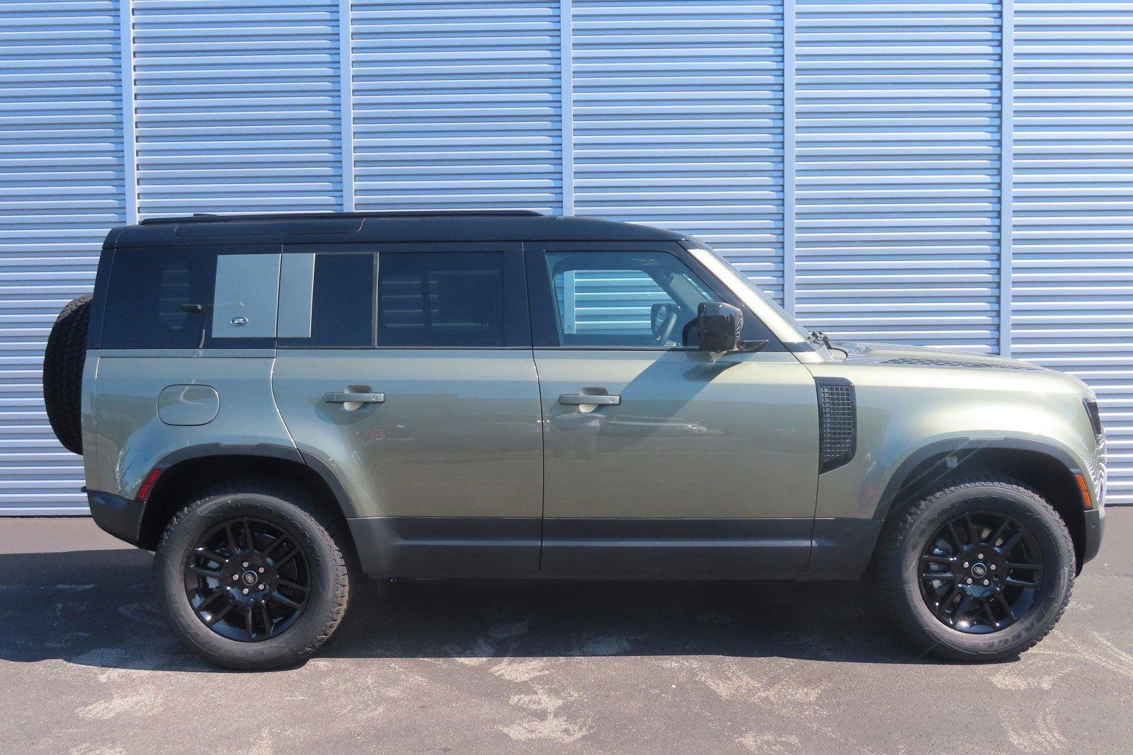 Used 2024 Pangea Green Metallic Land Rover S image 15