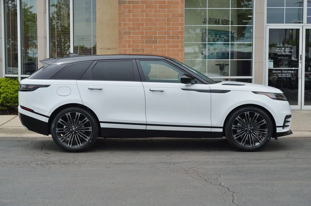Used 2026 White Land Rover Dynamic SE image 7