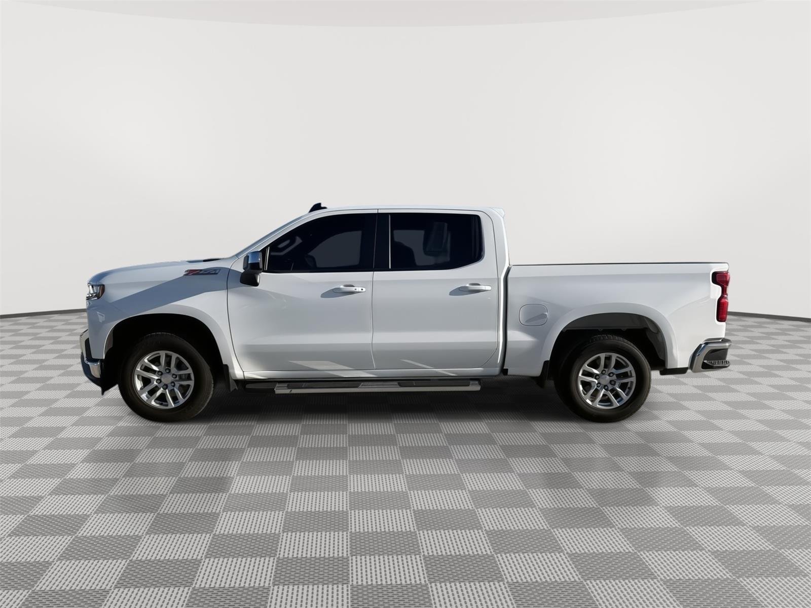 Used 2021 Summit White Chevrolet LT image 4