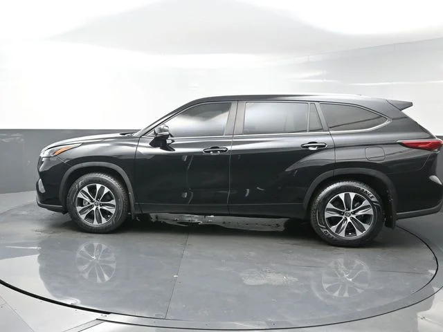 Used 2023 Black Toyota XLE image 4