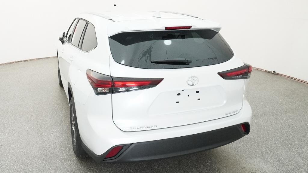 New 2026 Wind Chill Pearl Toyota XLE image 4
