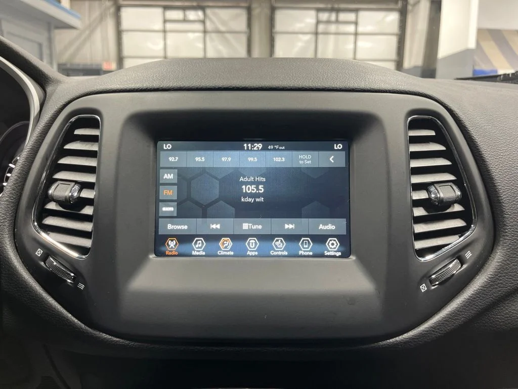 Used 2019 White Clearcoat Jeep Latitude image 28