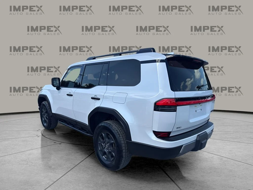 Used 2024  Lexus 550 Overtrail+ image 3