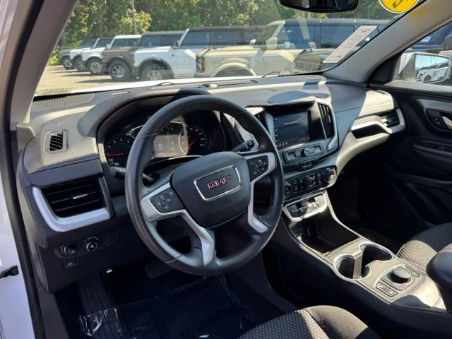 Used 2023 White GMC SLE image 23