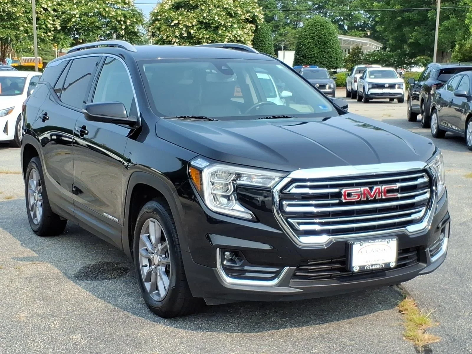 Used 2024 Ebony Twilight Metallic GMC SLT image 5