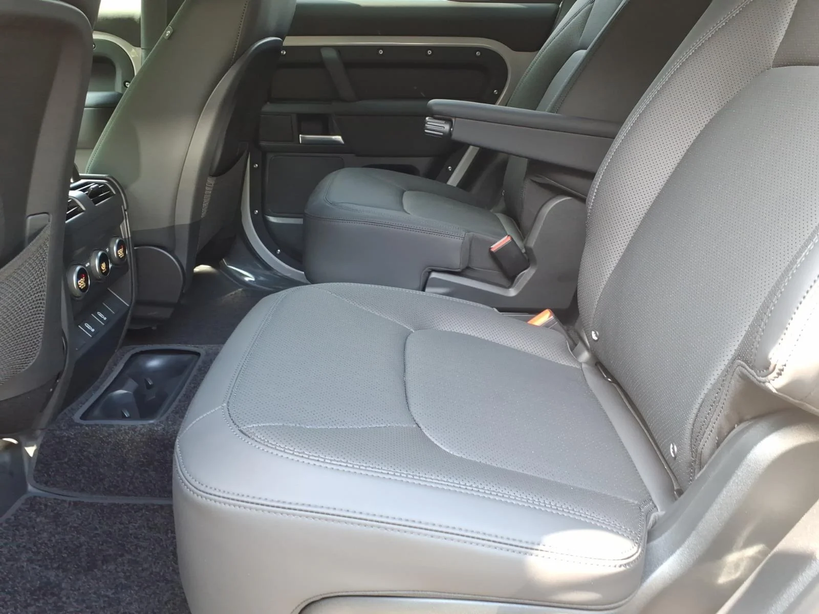 New 2026 Grey Land Rover 130 X-Dynamic SE image 5
