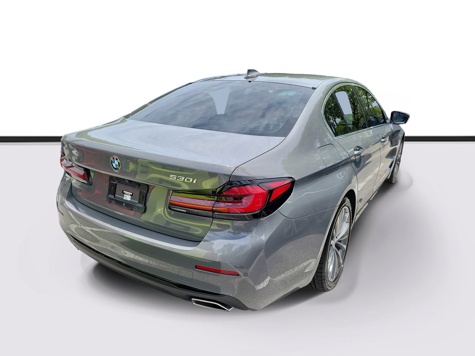 Used 2022 Bernina Grey Amber Effect Metallic BMW 530i image 4