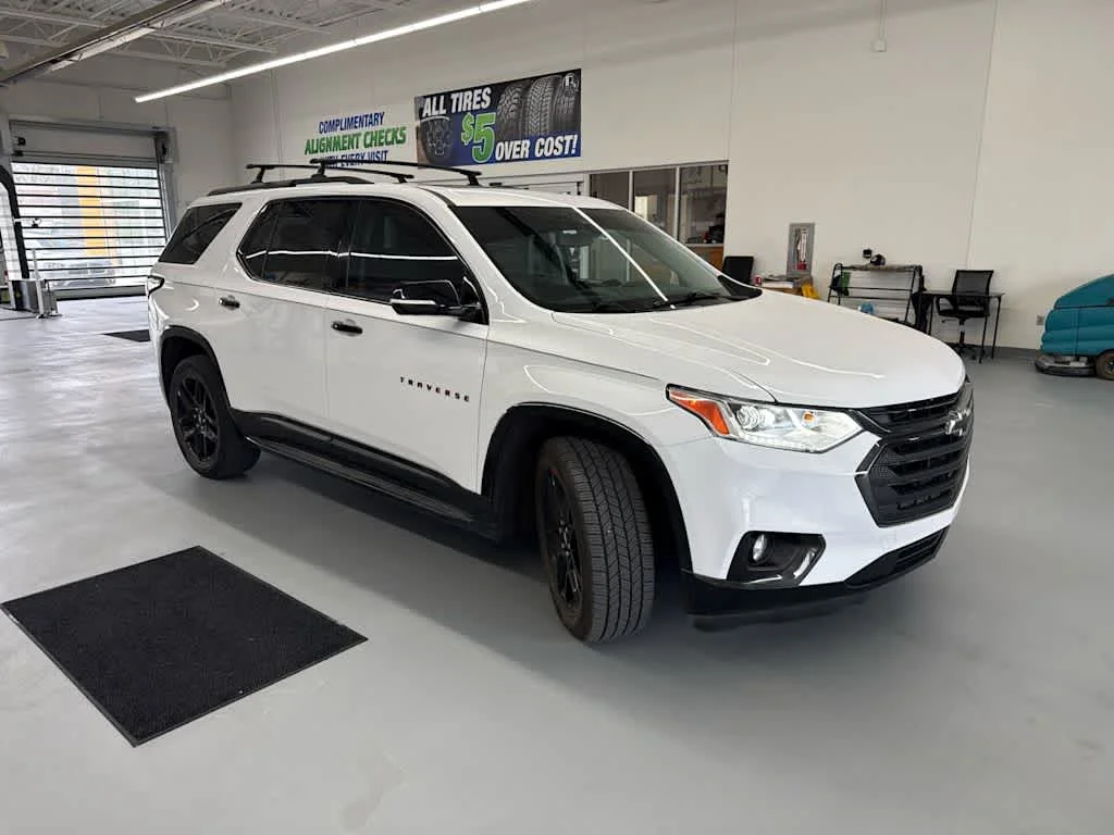 Used 2018 Summit White Chevrolet Premier image 3