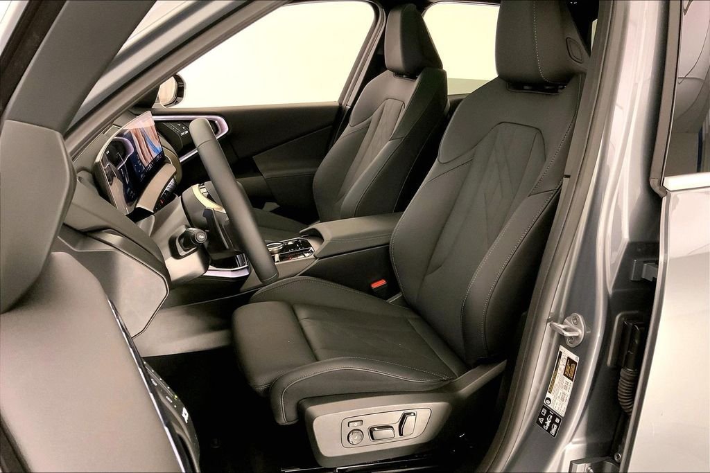 Used 2025 Skyscraper Grey Metallic BMW  image 13