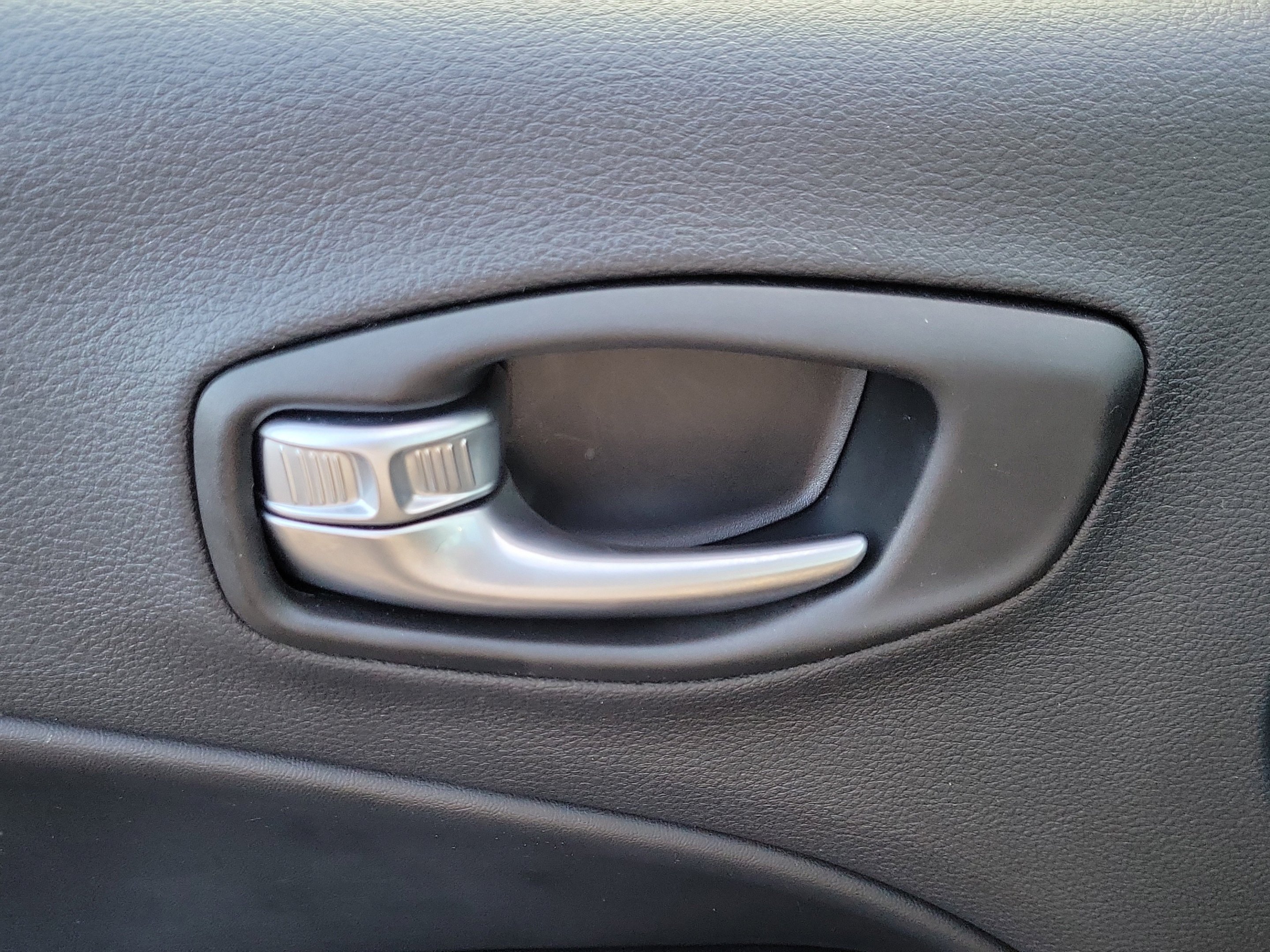 Used 2021 Granite Crystal Metallic Clearcoat Jeep Latitude image 25