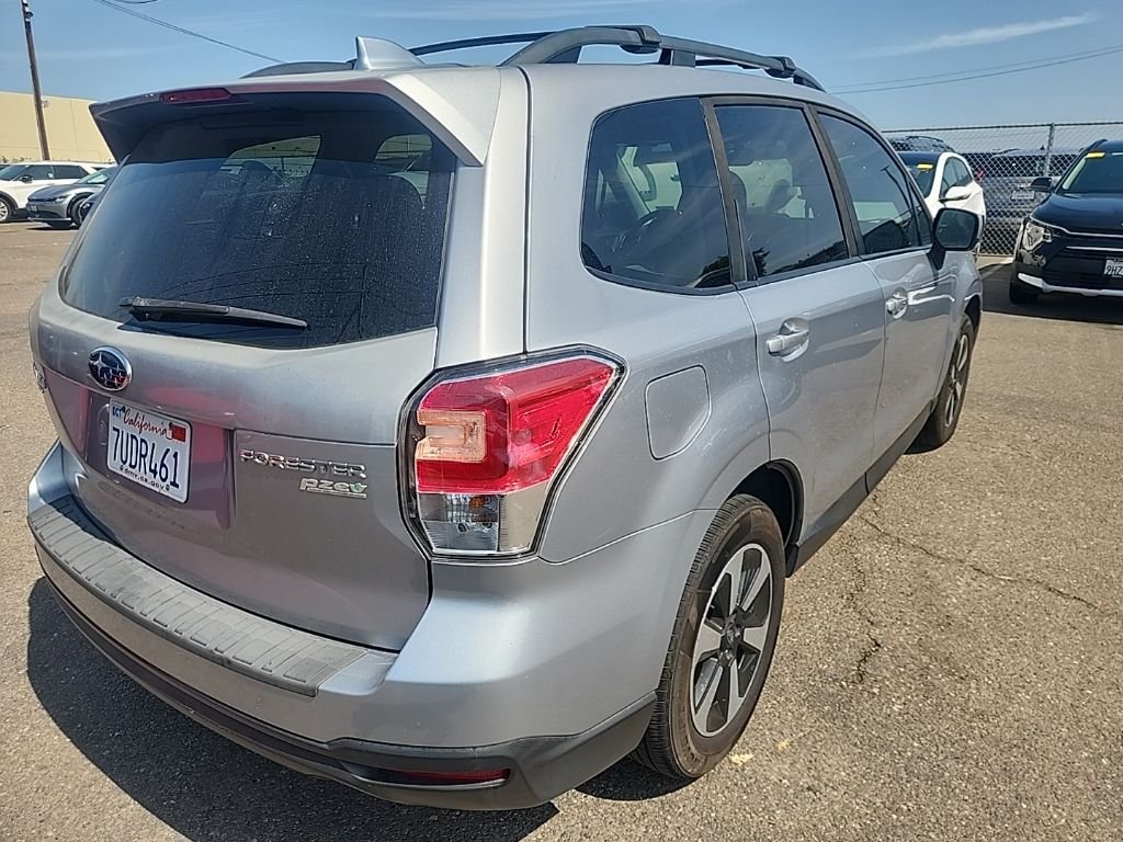 Used 2017 Silver Subaru 2.5i Premium image 12