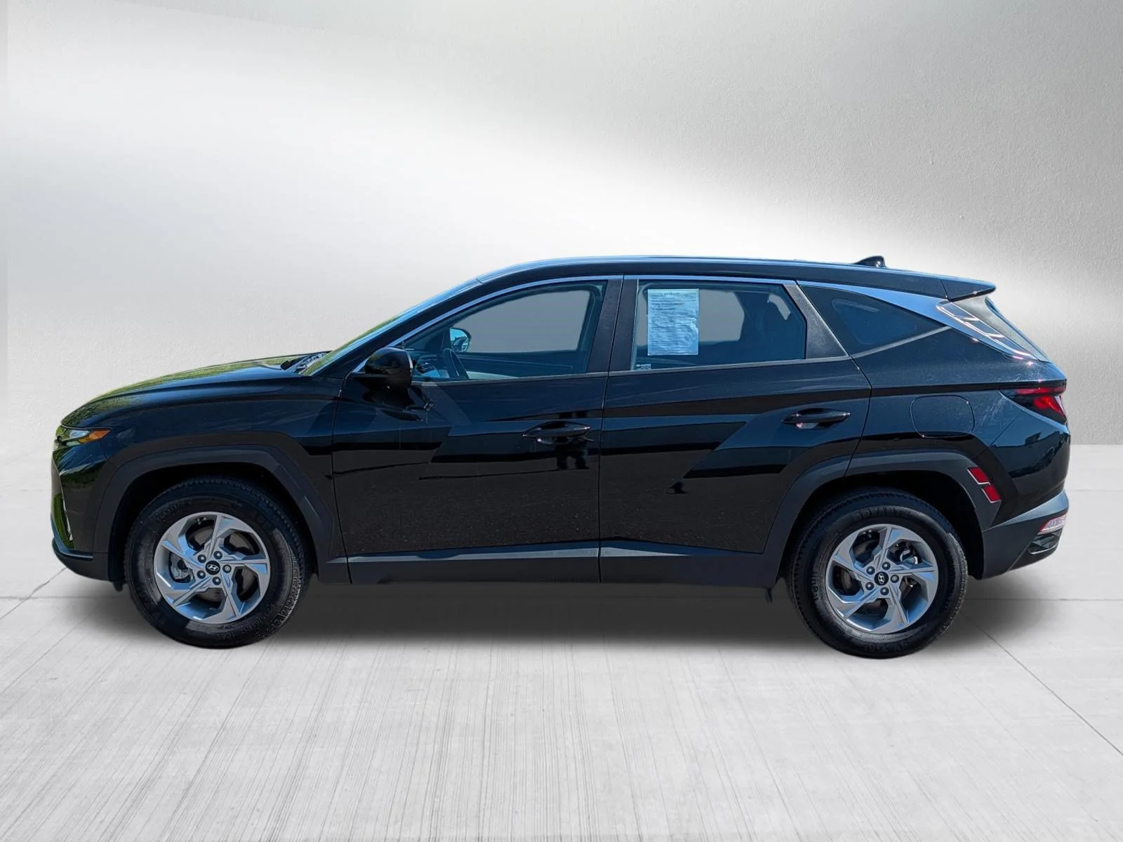 Used 2024 Black Pearl Hyundai SE image 4