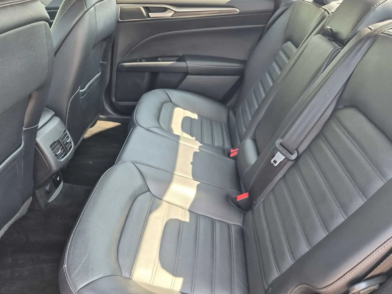 Used 2018 Blue Metallic Ford SE image 18