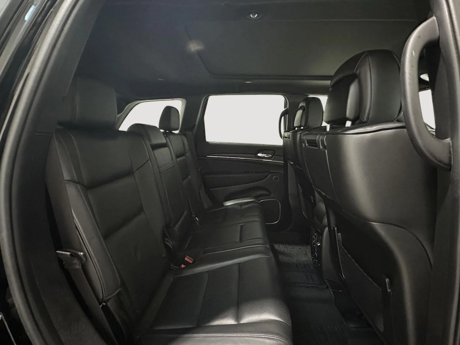 Used 2021 Diamond Black Crystal Pearl Jeep Overland image 26