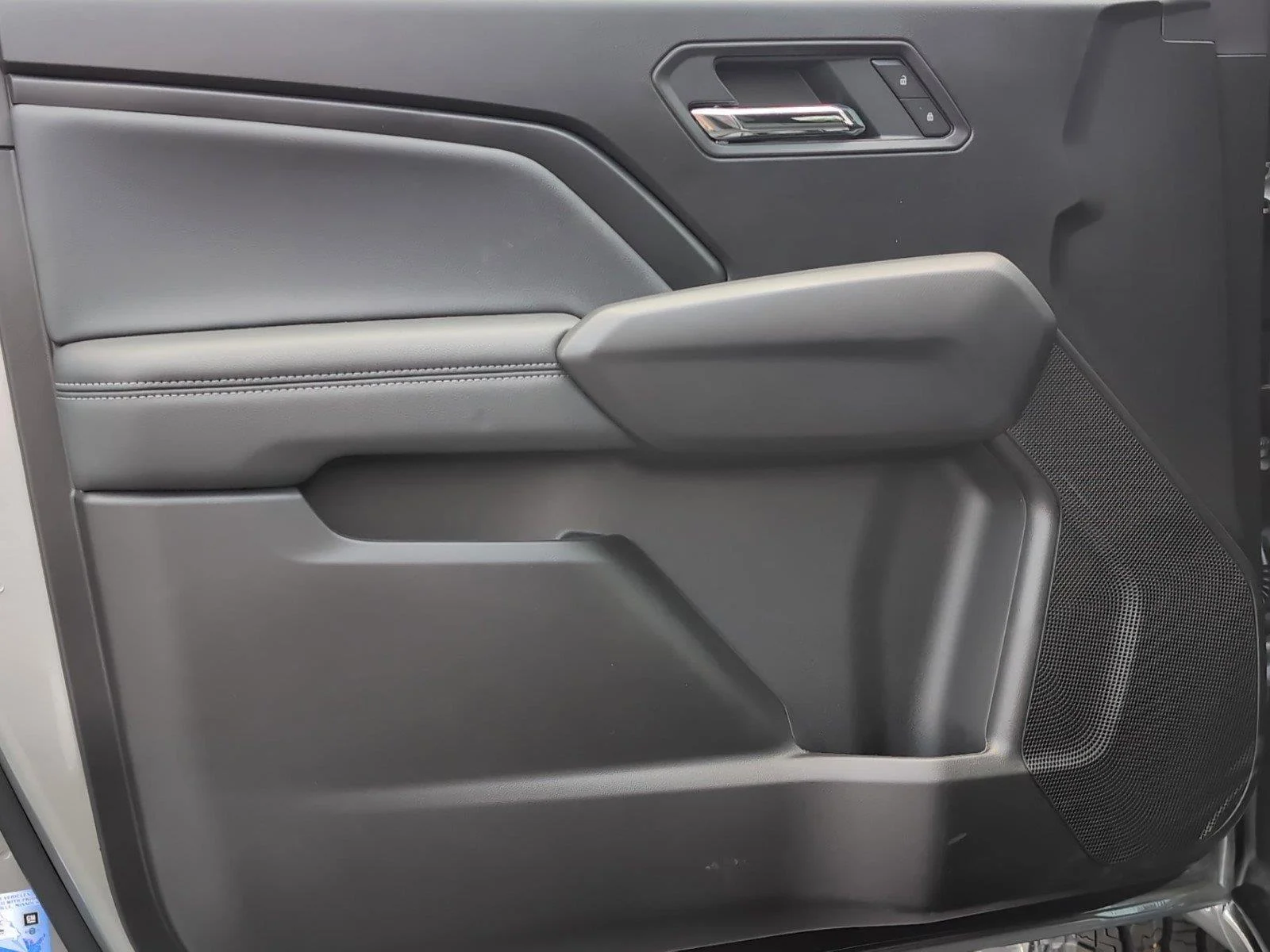 New 2026 Sterling Metallic GMC Elevation image 27