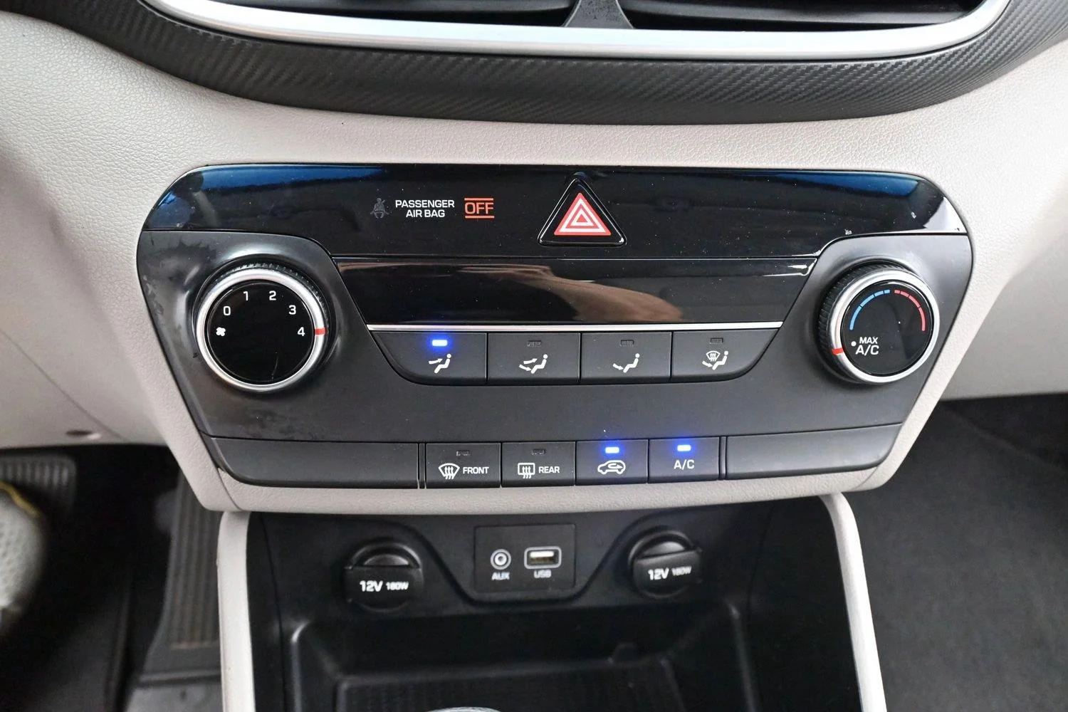 Used 2020 Stellar Silver Hyundai SE image 24