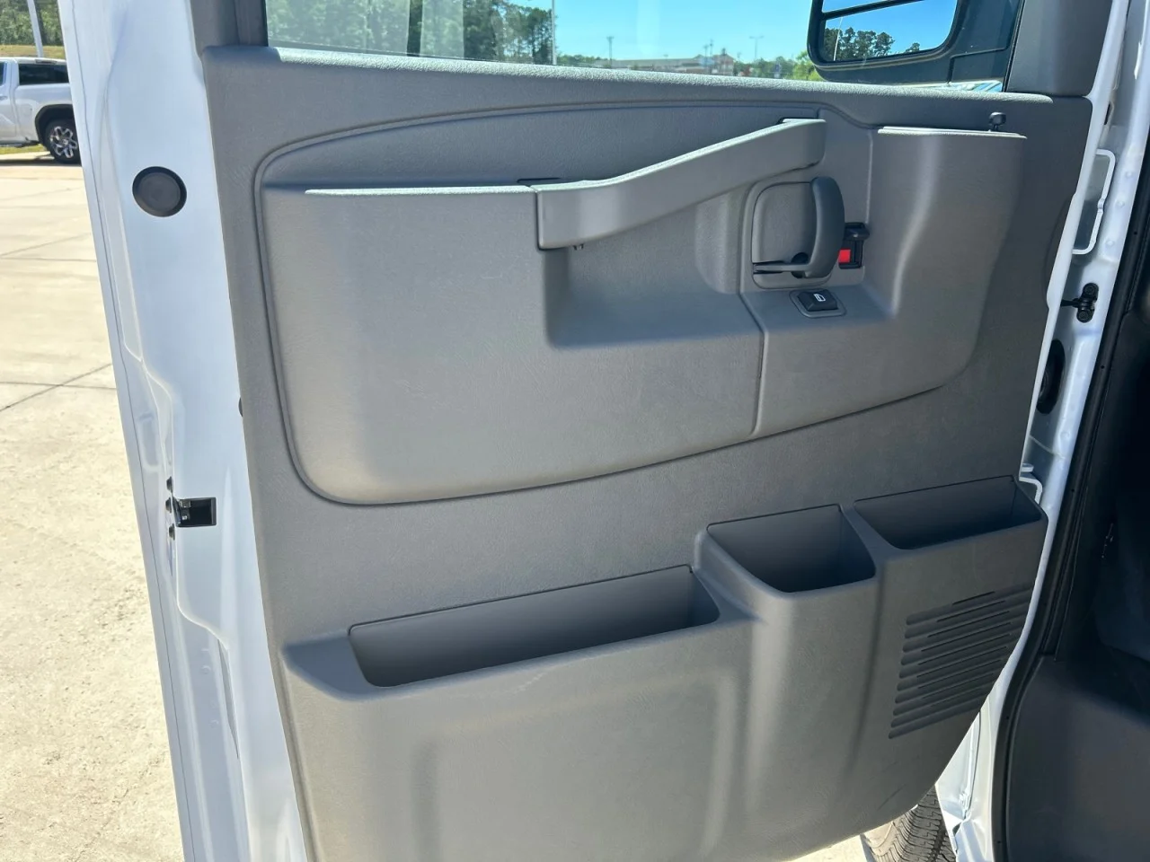 New 2026 Summit White GMC Work Van image 10