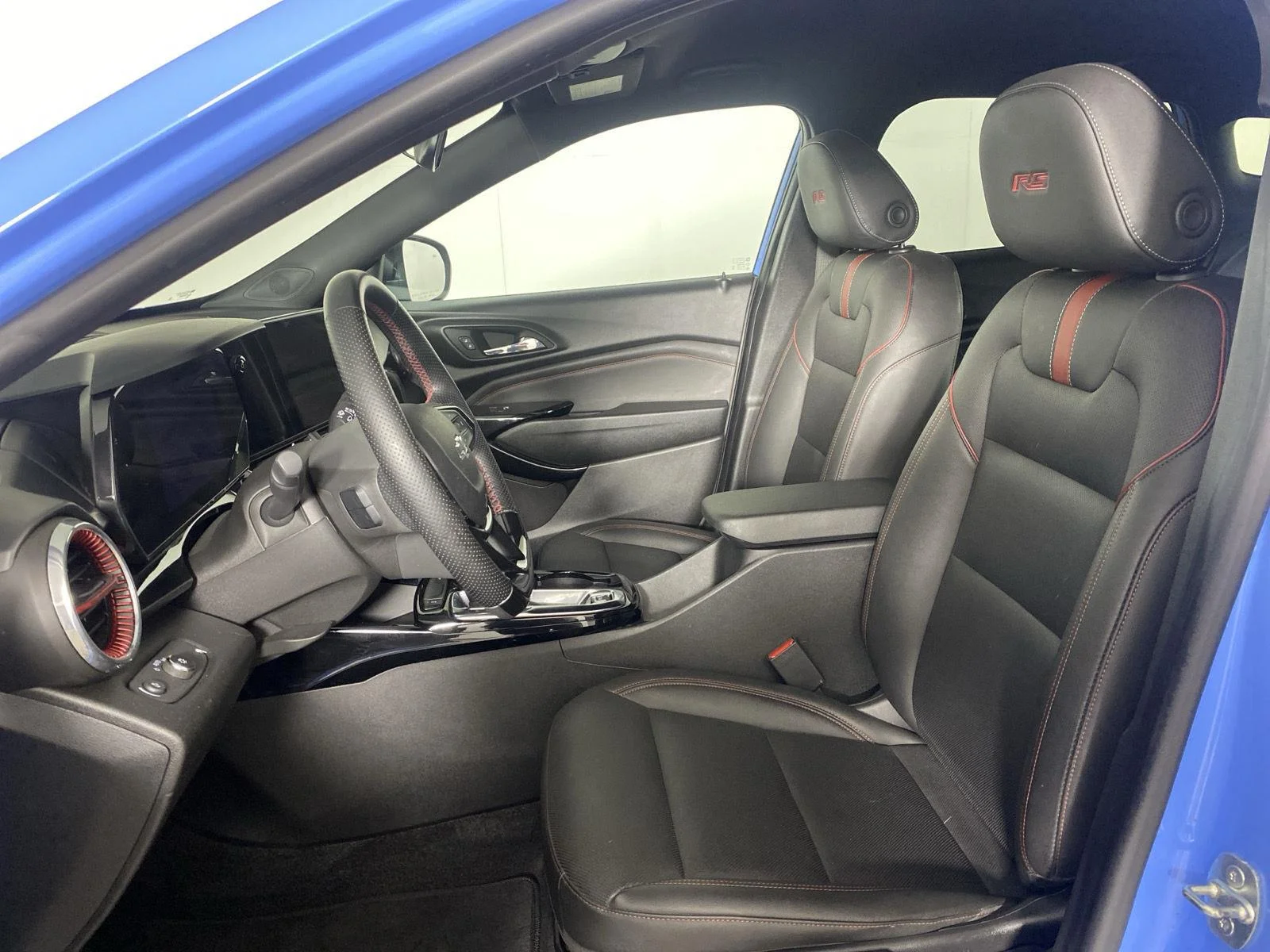 Used 2024 Fountain Blue Chevrolet 2RS image 10
