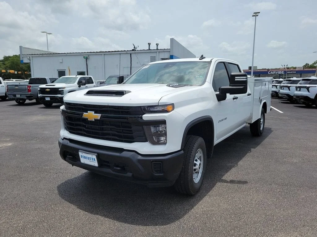 New 2026 Summit White Chevrolet WT image 17