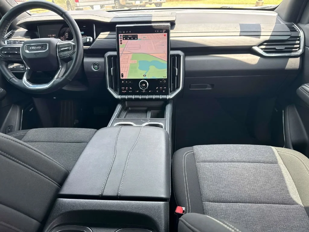 Used 2025 White GMC Elevation image 15