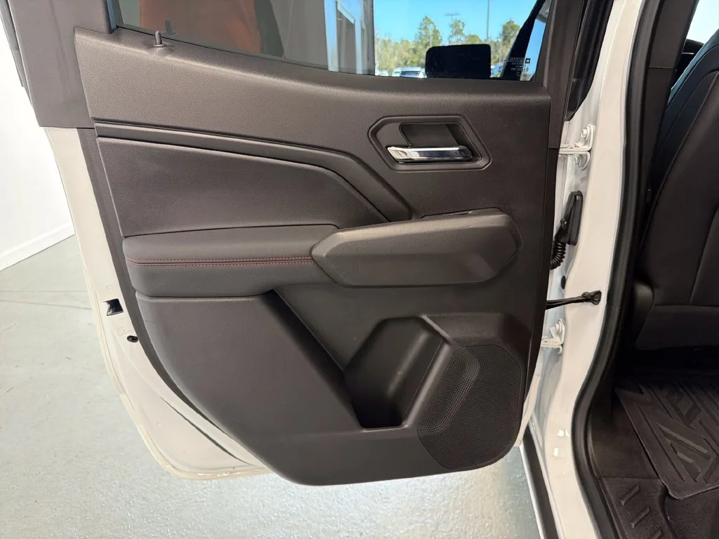 Used 2023 White Chevrolet Z71 image 9