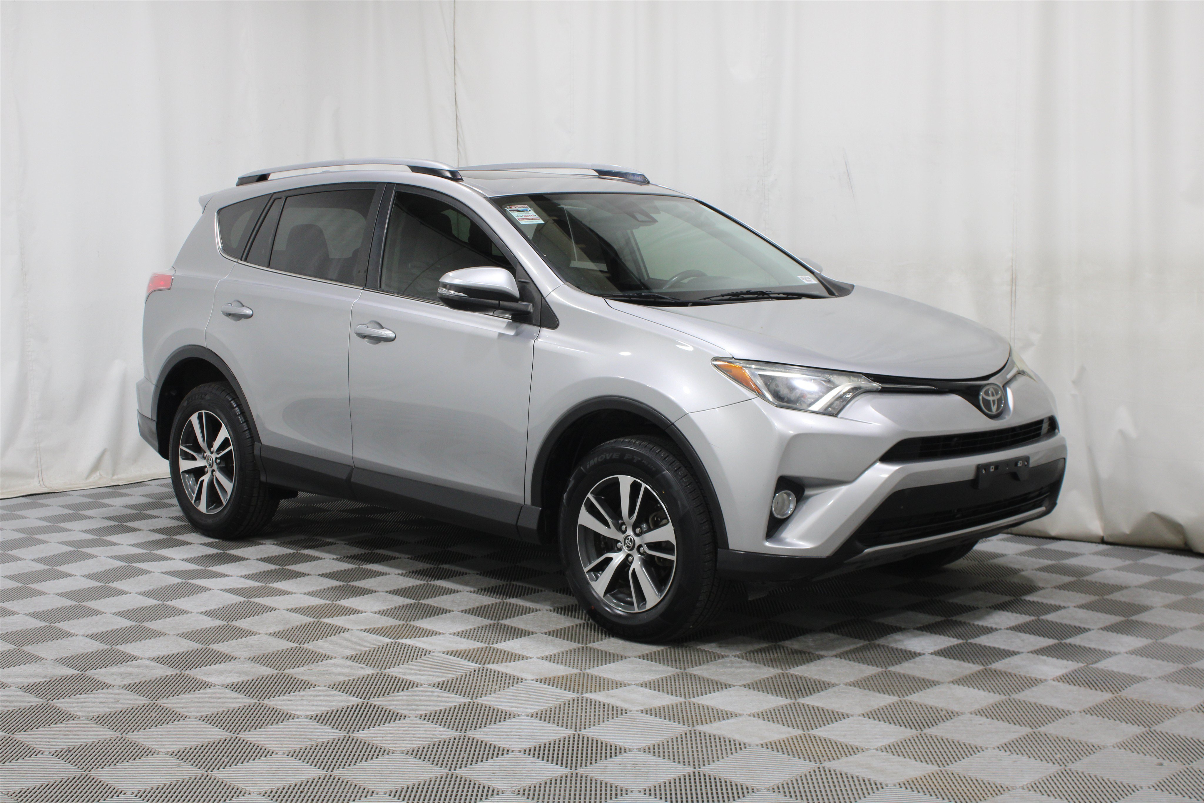 Used 2018 Silver Sky Metallic Toyota XLE image 1