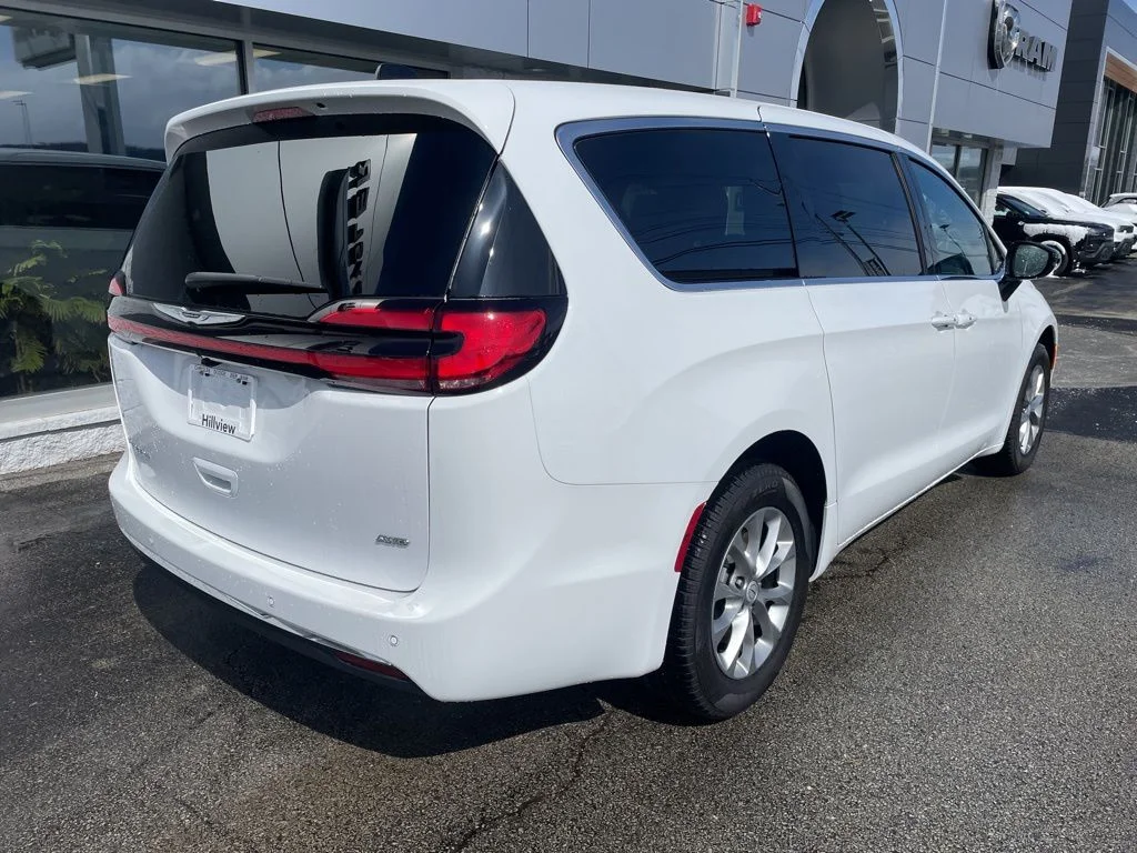 2026 Chrysler Pacifica Select - Photo 8