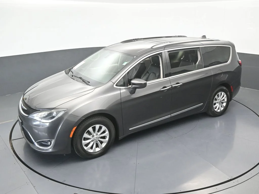 Used 2019 Granite Crystal Metallic Clearcoat Chrysler Touring L image 51