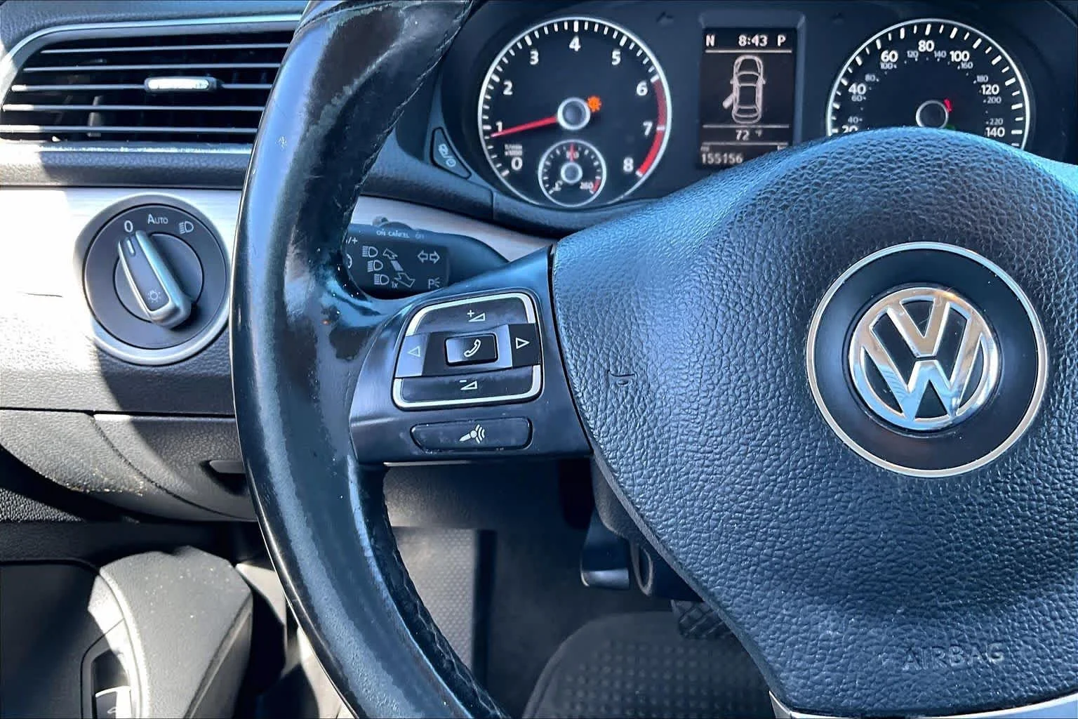 Used 2014 Platinum Gray Metallic Volkswagen SE image 19