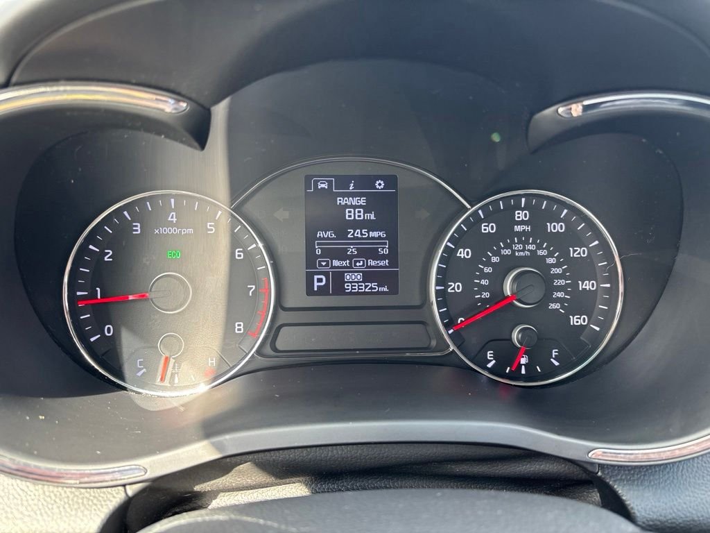 Used 2016 White Kia EX image 22