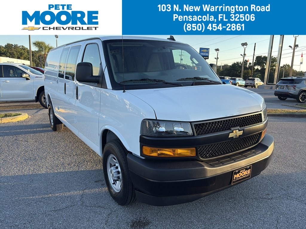 2025 Chevrolet Express 3500 Extended Work Van's photo