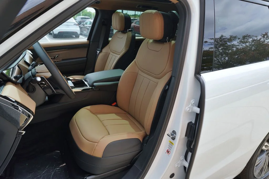 New 2026 Ostuni Pearl White Land Rover Dynamic SE image 14