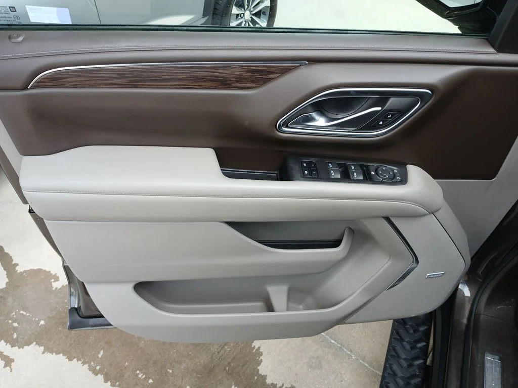 Used 2021 Gray Chevrolet Z71 image 23