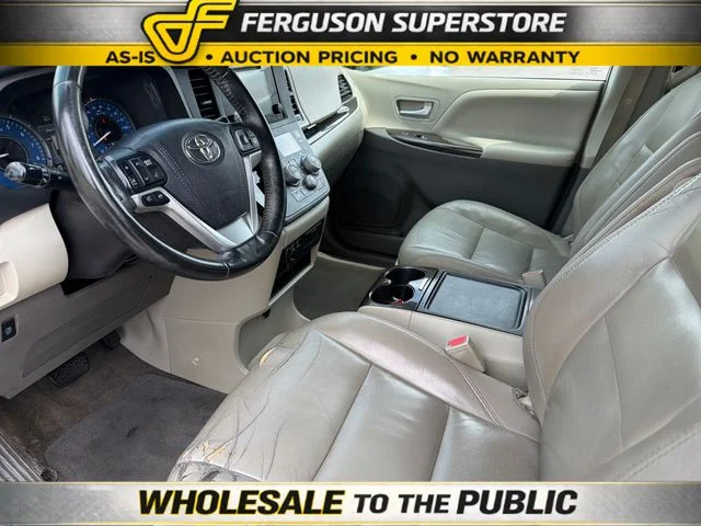 Used 2016  Toyota XLE image 18