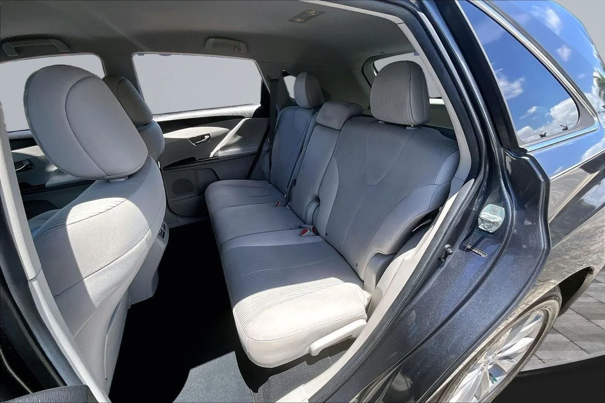 Used 2013 Gray Toyota LE image 21