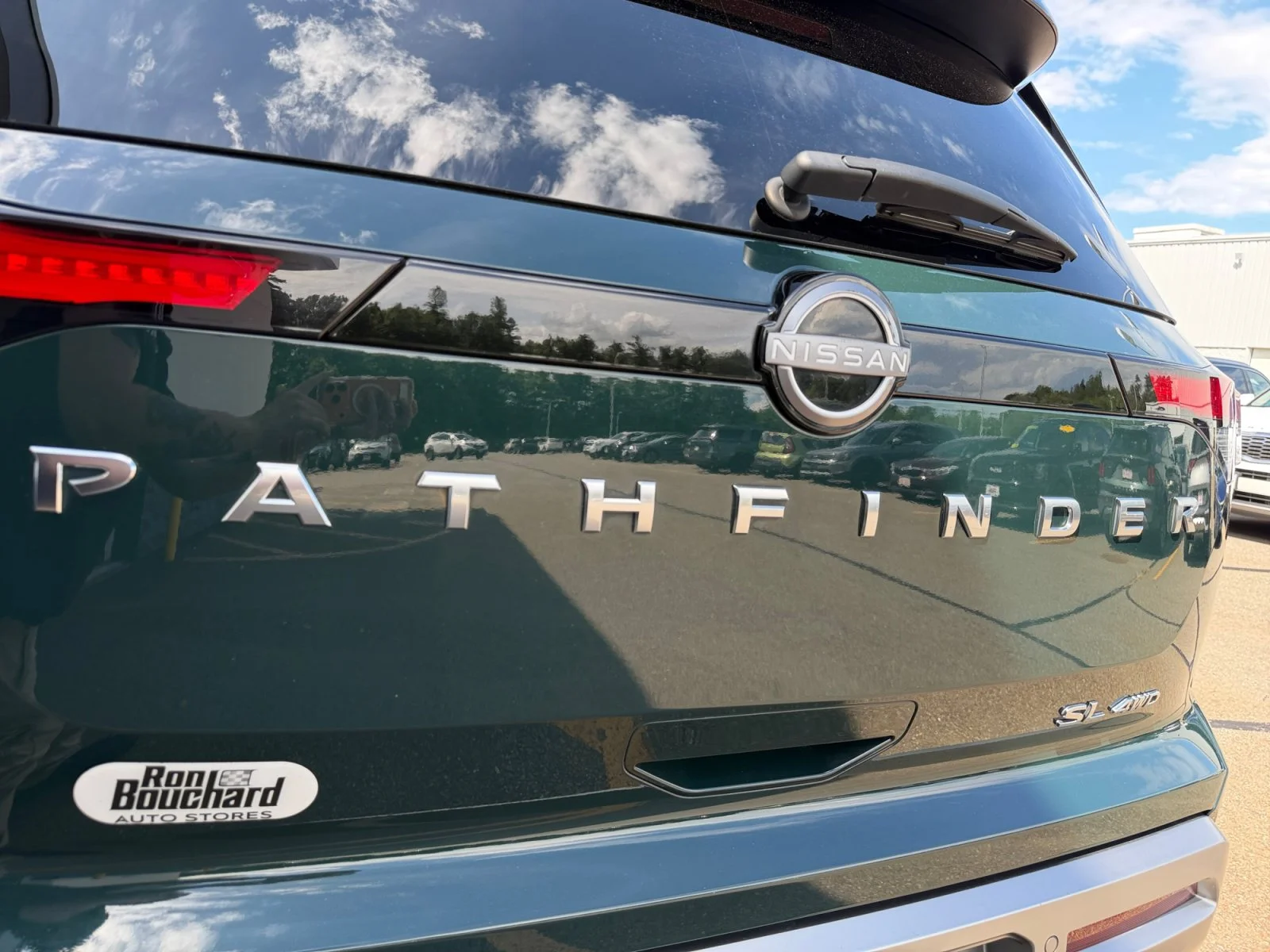 Used 2023 Obsidian Green Pearl/Super Black Nissan SL image 43