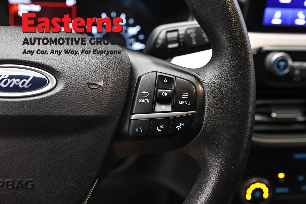 Used 2022 Silver Ford SE image 16