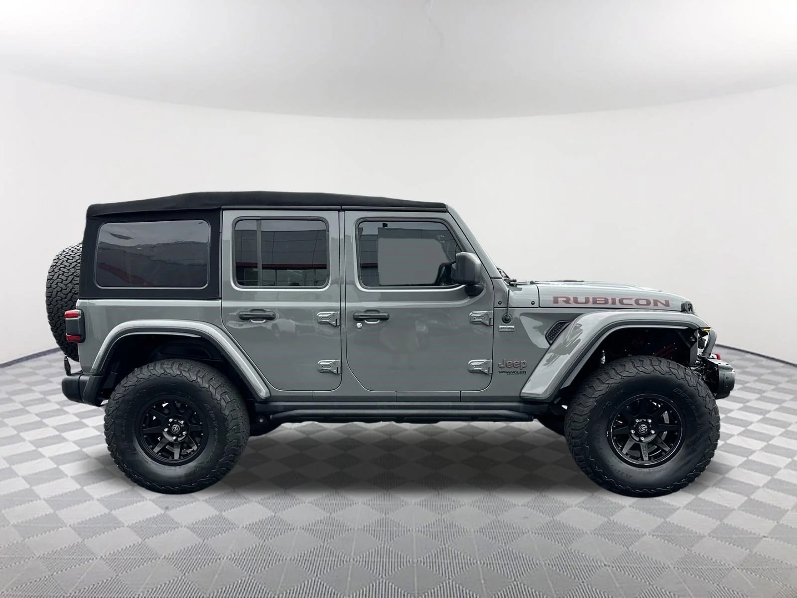 Used 2019 Sting-Gray Clear Coat Jeep Rubicon image 4