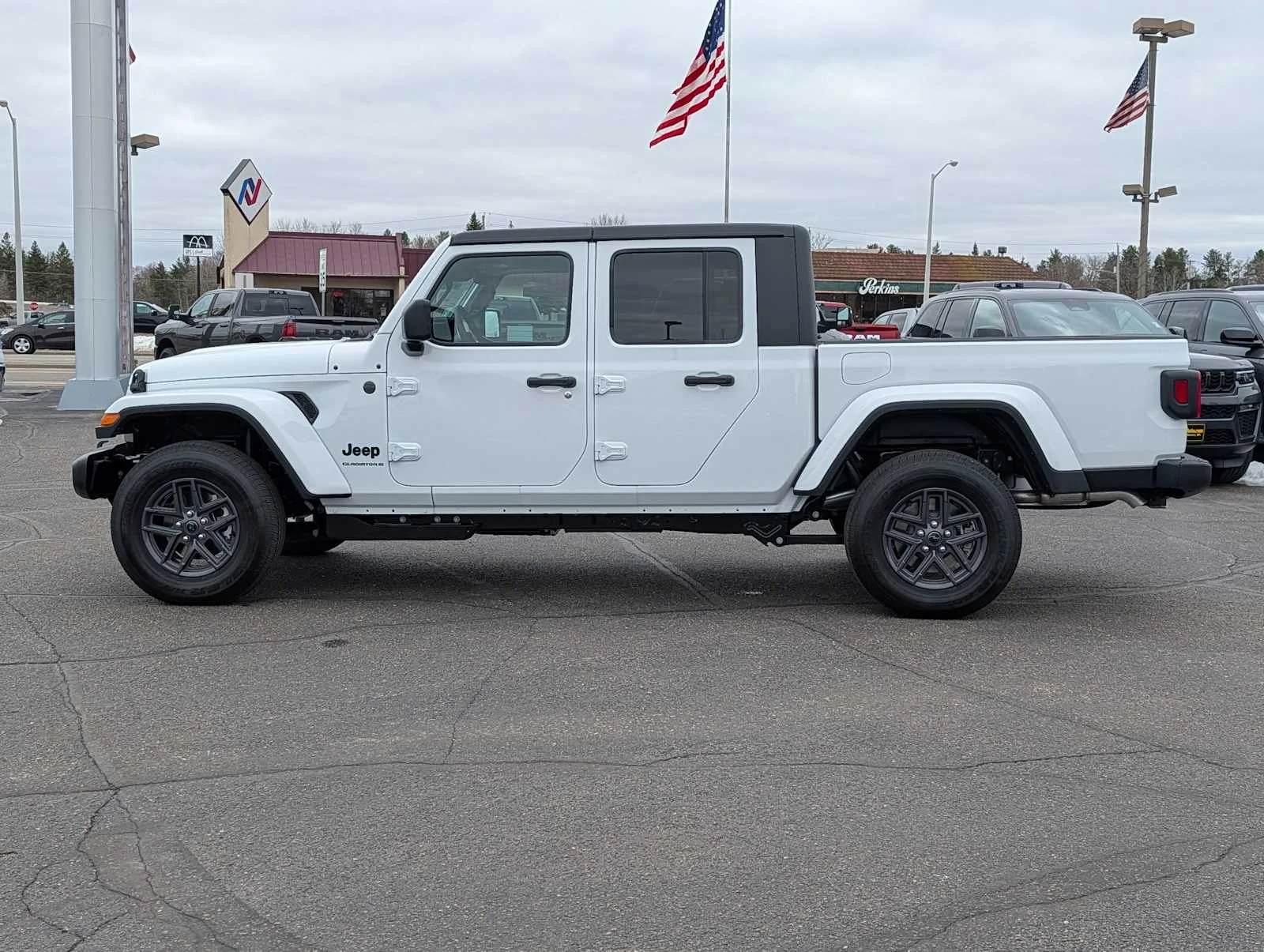 New 2026 Bright White Clear-Coat Exterior Paint Jeep Sport S image 4